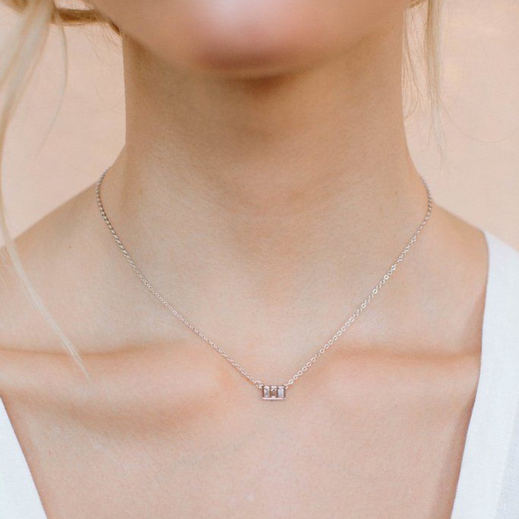 Lili Claspe Cyd Baguette Pendant